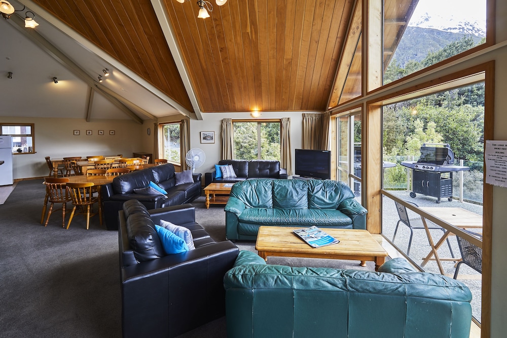 Aoraki Mount Cook Alpine Lodge