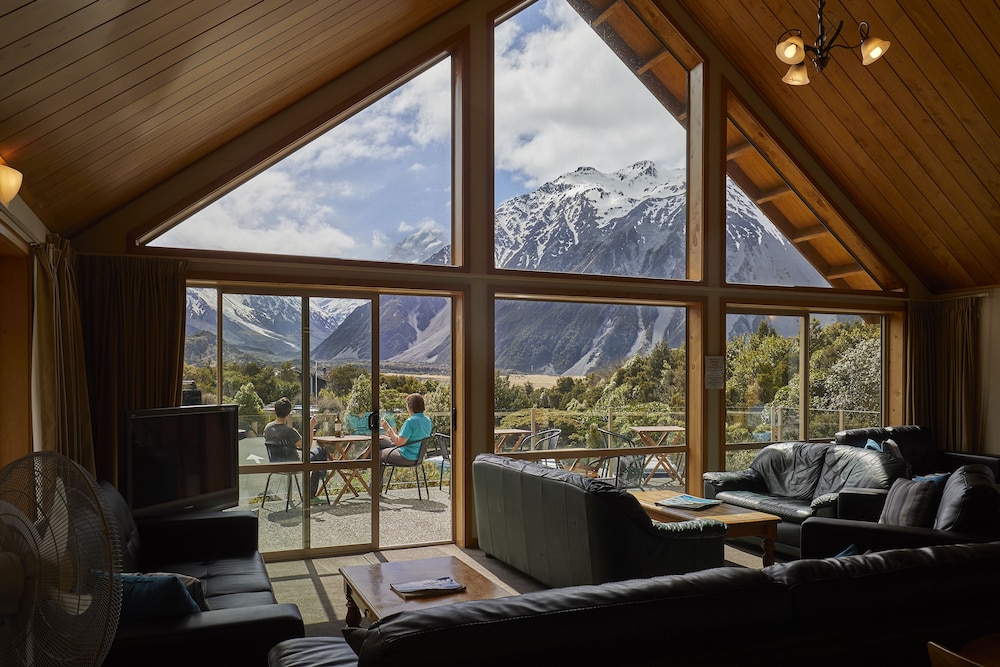 Aoraki Mount Cook Alpine Lodge