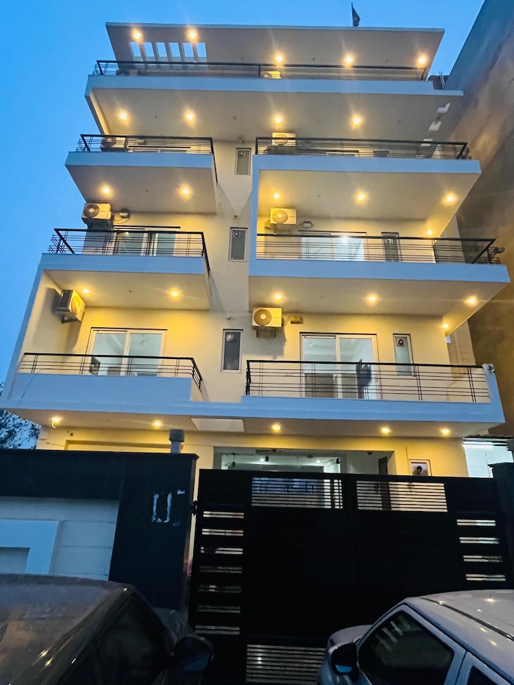  The Lodgers Studio Apartment Infront of Artemis Hospital