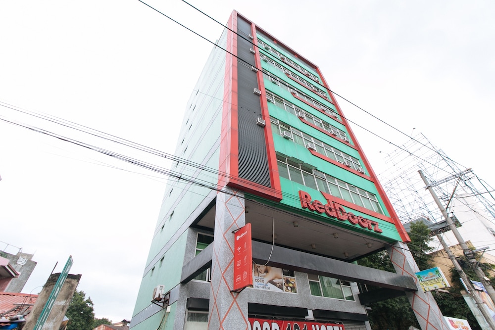 RedDoorz near Quiapo Church Manila