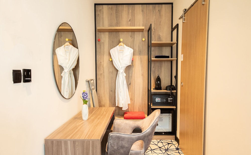 Grand Kingsgate Waterfront By Millennium Hotels