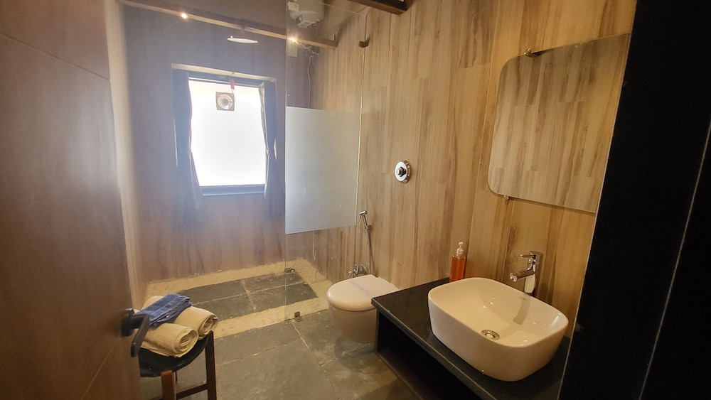Treebo Premium Mowgli's Den, Pench
