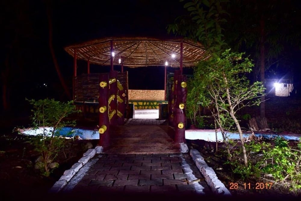 Treebo Premium Mowgli's Den, Pench