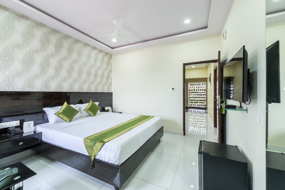 Treebo Greenwood Premier Suites, Old Airport Road