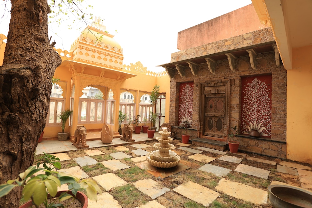 Bloom Boutique | Lake Pichola