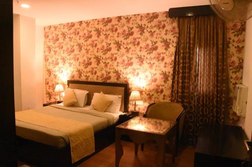Hotel Clark Inn Kaushambi