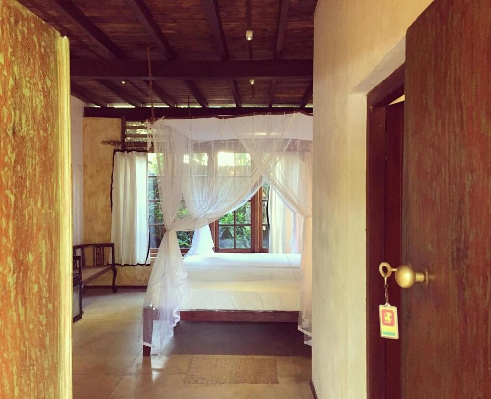 Dunes Unawatuna Hotel