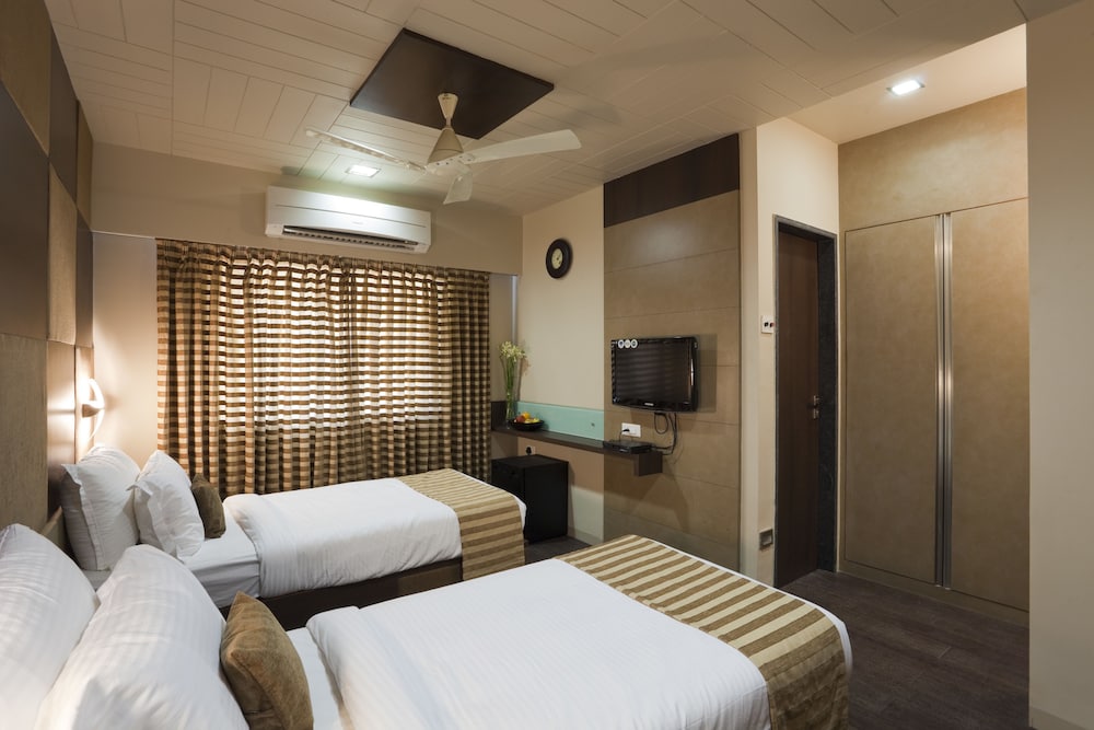 Skylark Business Hotel
