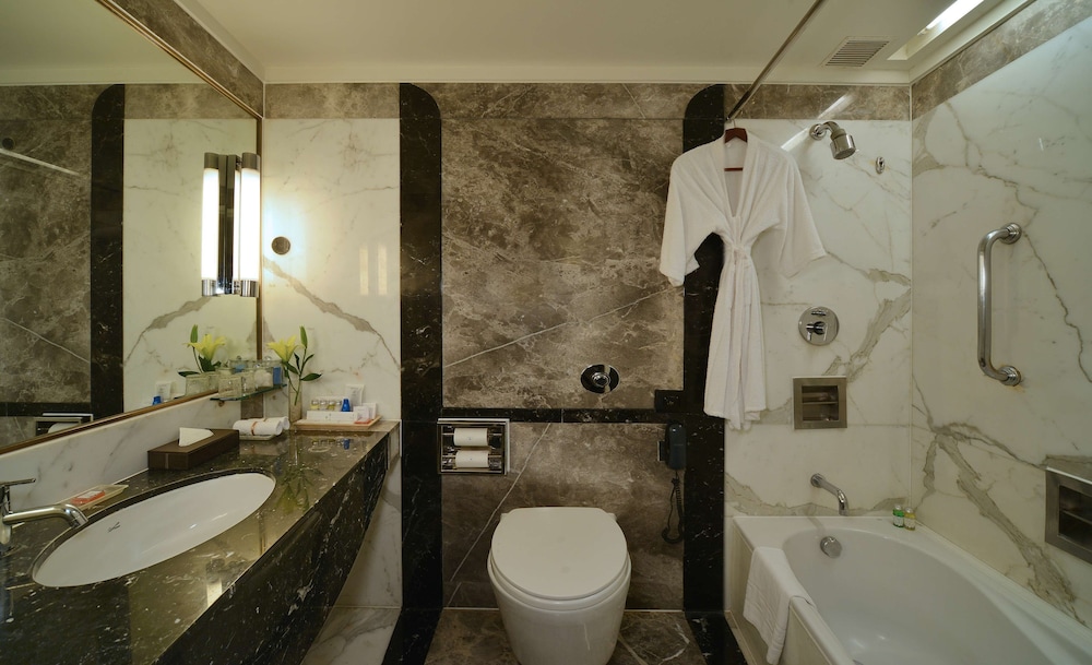 Hotel Marine Plaza - A Sarovar Hotel