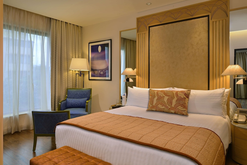 Hotel Marine Plaza - A Sarovar Hotel