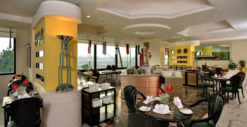 Hotel Marine Plaza - A Sarovar Hotel