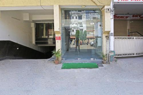 Hotel Iconic Near Delhi Igi International Airport