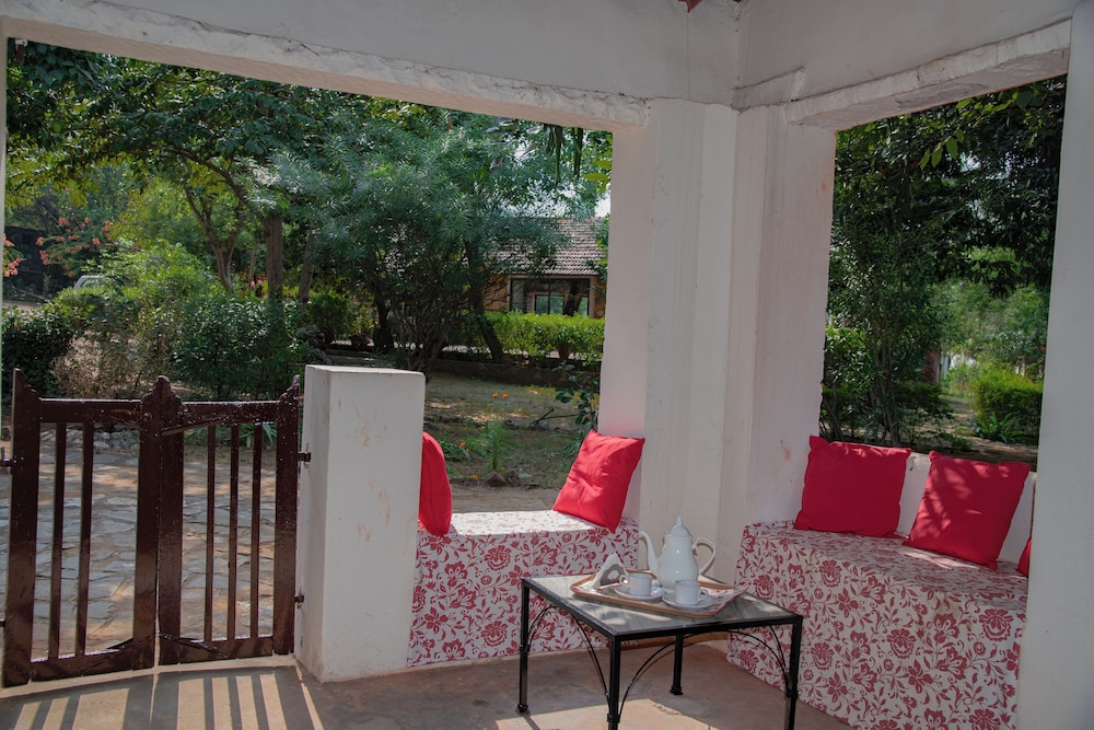 Shivika Lake Hotel