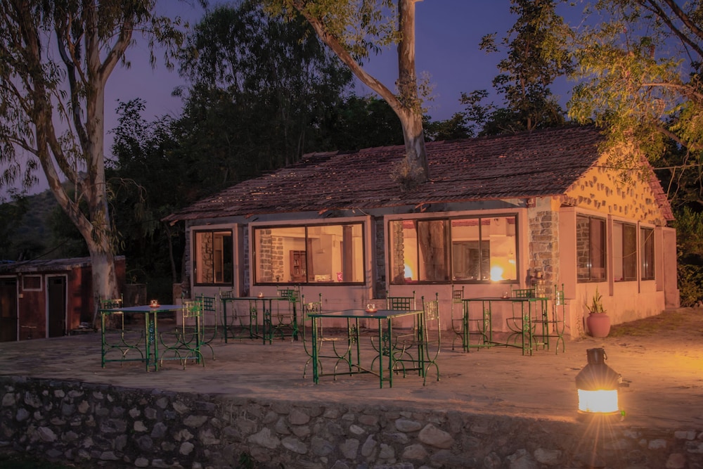 Shivika Lake Hotel