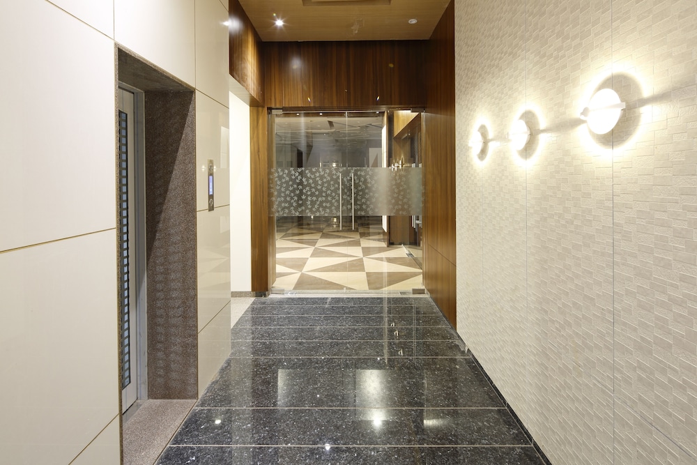 HOTEL LUXURA