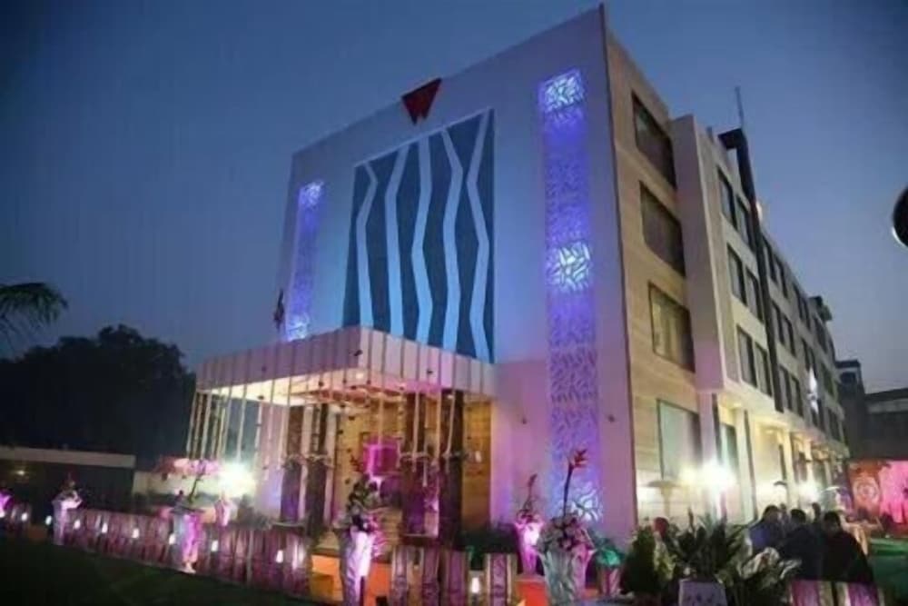 Wingston A Treehouse Hotel- Goverdhan