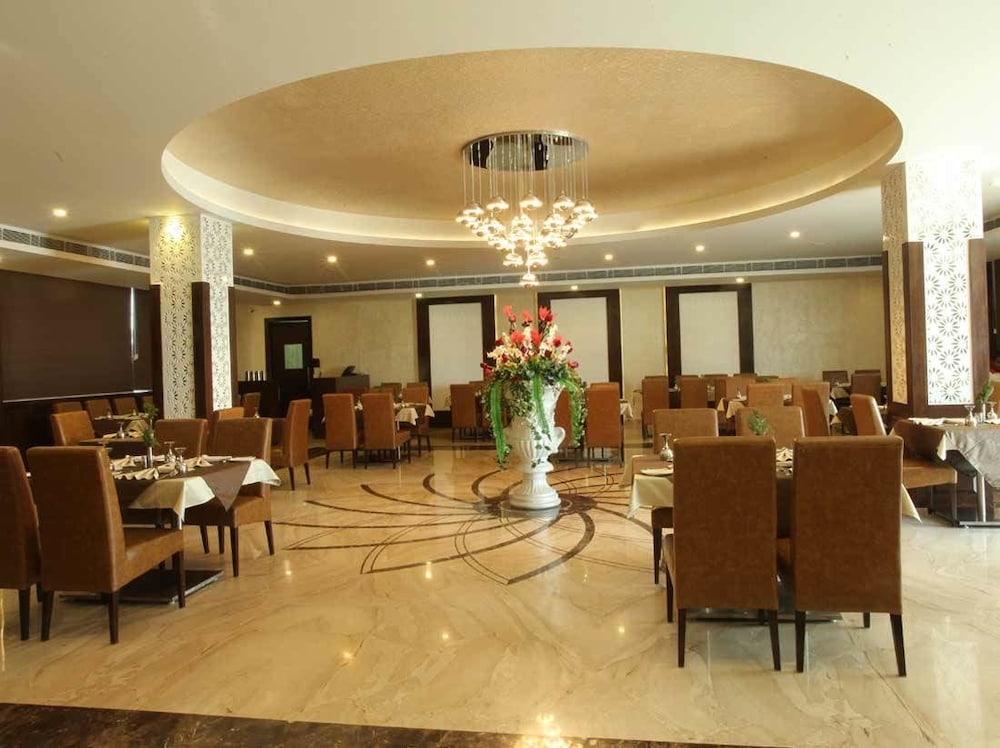 Wingston A Treehouse Hotel- Goverdhan