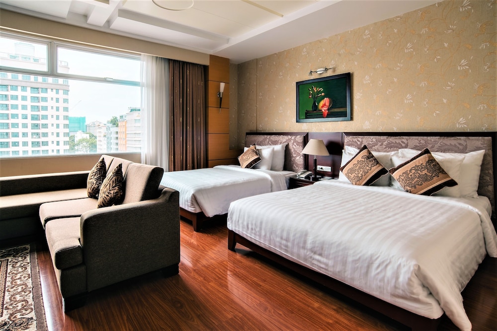 Kin Hotel Thi Sach