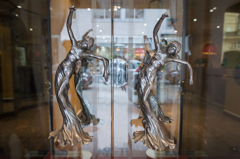 Neuilly Park Hotel