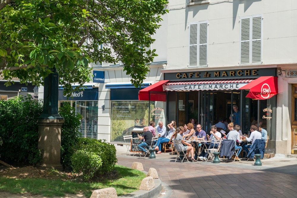 Neuilly Park Hotel