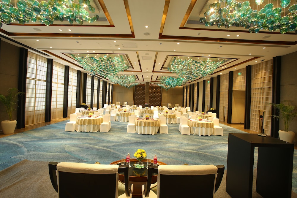 Crowne Plaza New Delhi Mayur Vihar Noida, an IHG Hotel