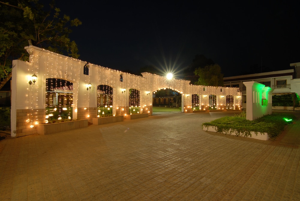 Chanakya BNR Hotel