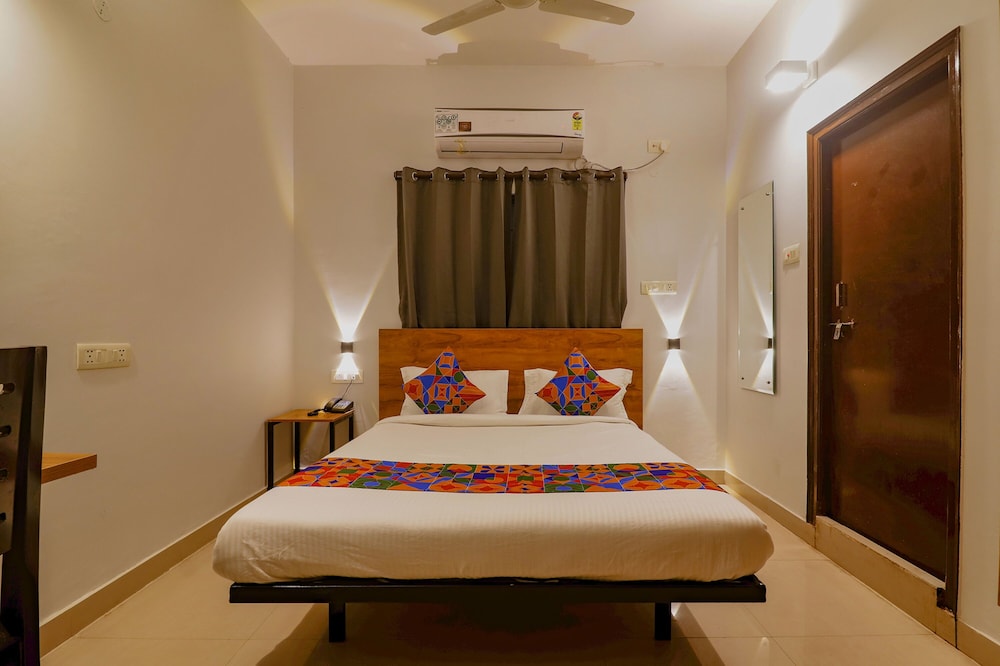  FabHotel Dream Nest