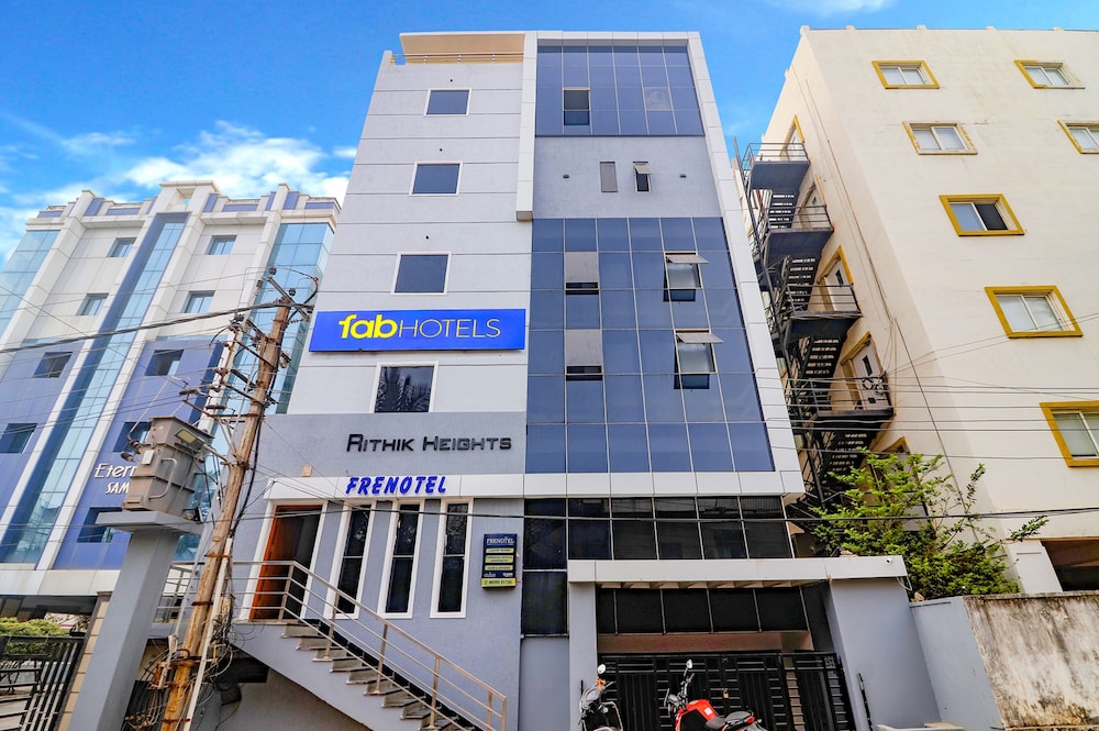  FabHotel Dream Nest