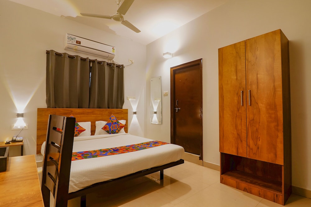  FabHotel Dream Nest