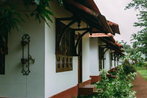 Palmgrove Lake Resort