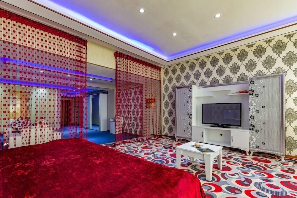 Amazon Hotel - Free Massage