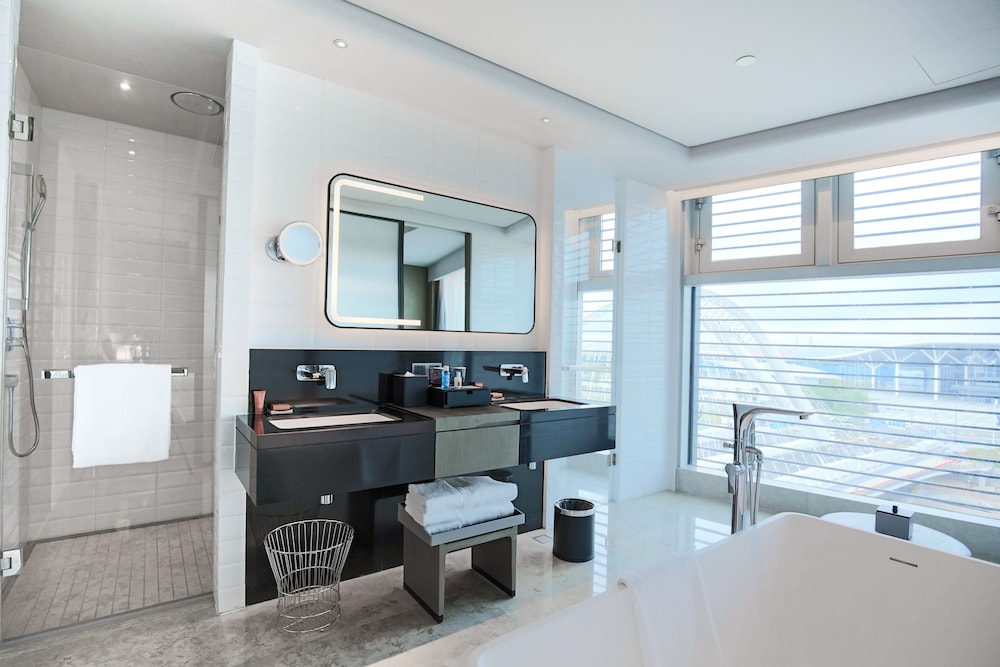 Crowne Plaza Shenzhen World Exhibition and Convention Center by IHG