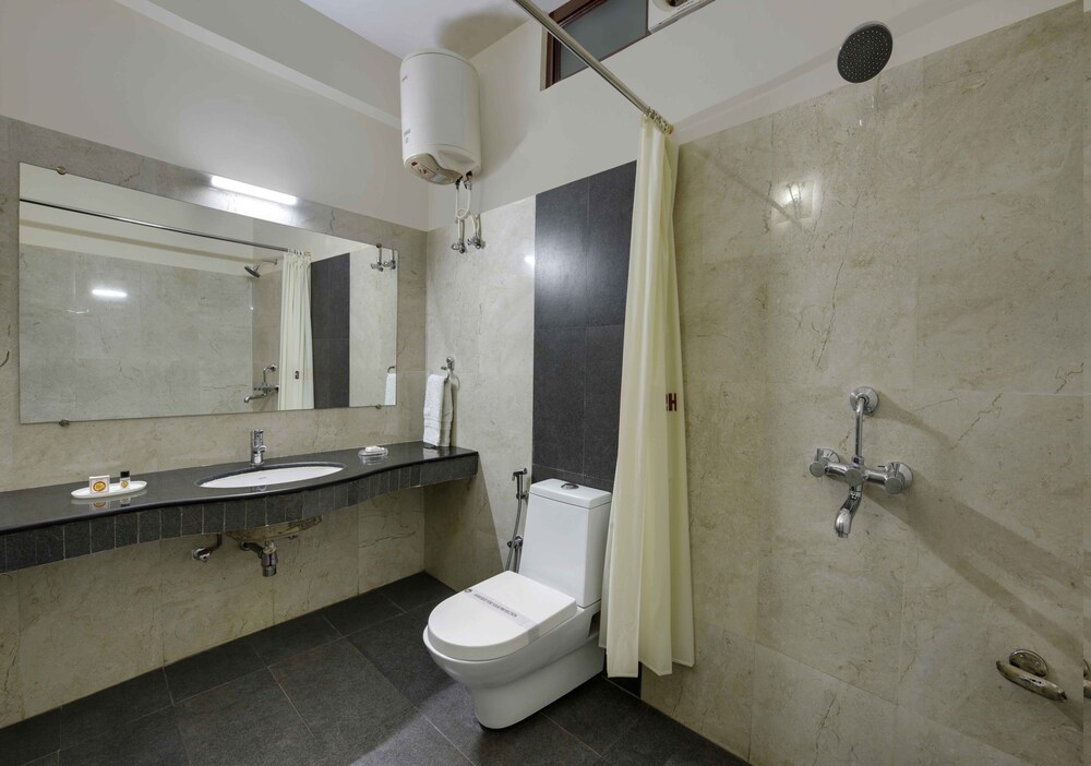 HOTEL HIGHWAY KING SHAHPURA