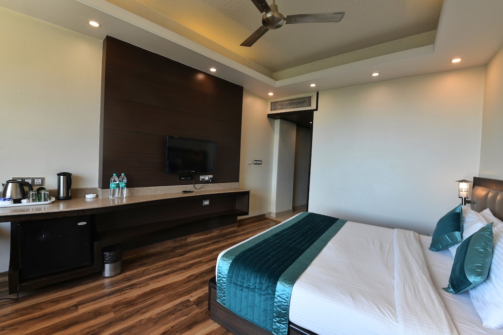 The Cedar Grand Hotel and Spa