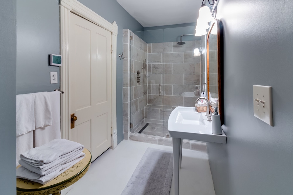 Amethyst Garden Inn