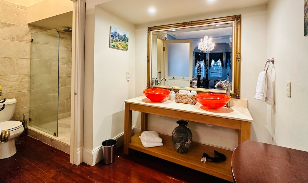 Amethyst Garden Inn