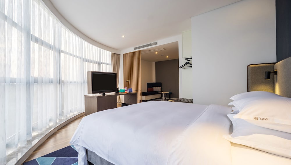 Holiday Inn Express Shaoxing Paojiang by IHG