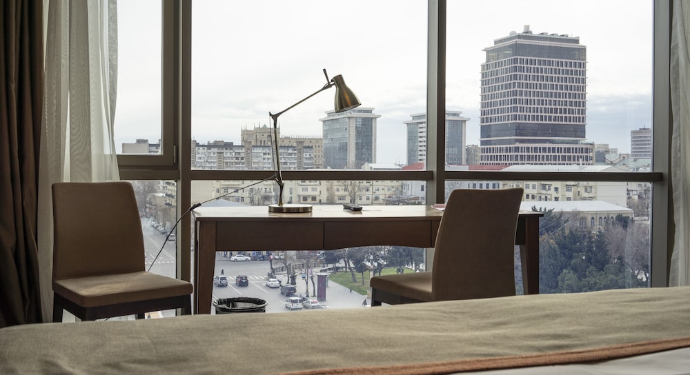 Parkside Hotel & Apartments