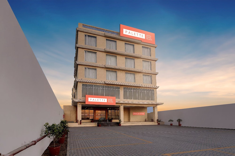 Clubhouse by CheckIn  Hotel Morbi