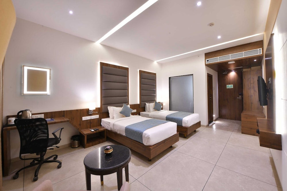 Clubhouse by CheckIn  Hotel Morbi