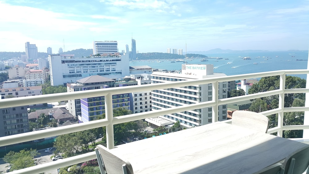 VTSIX Condo Service at View Talay 6 Condo Pattaya