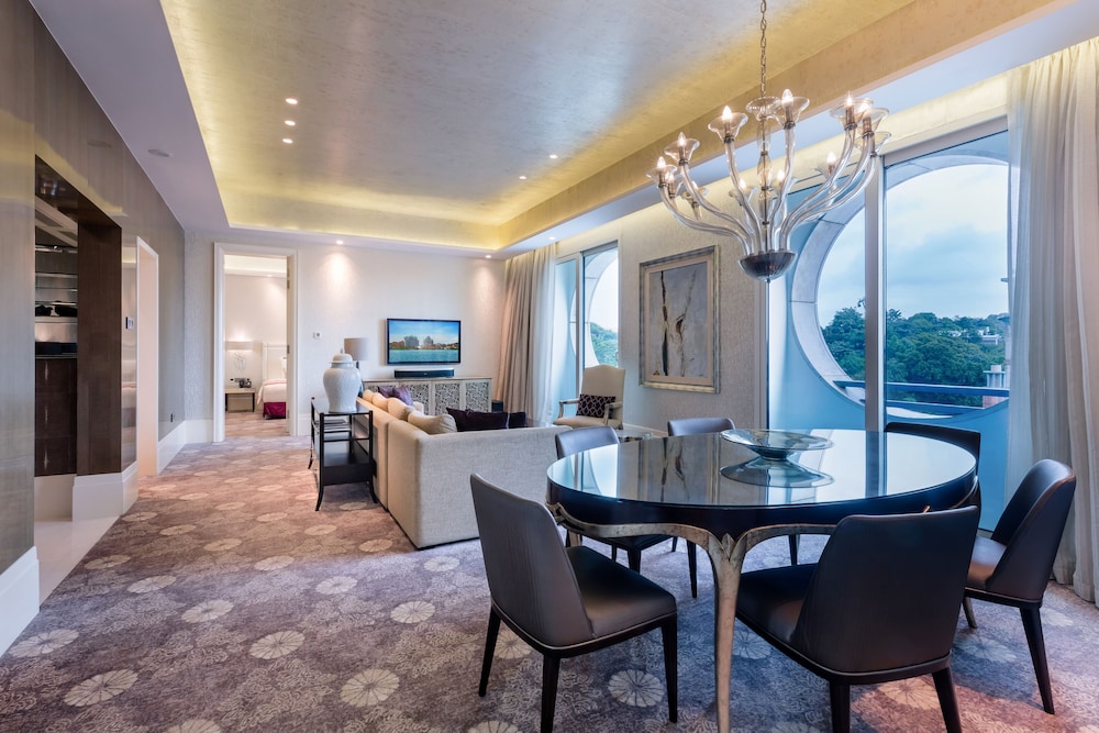 Resorts World Sentosa - Hotel Michael