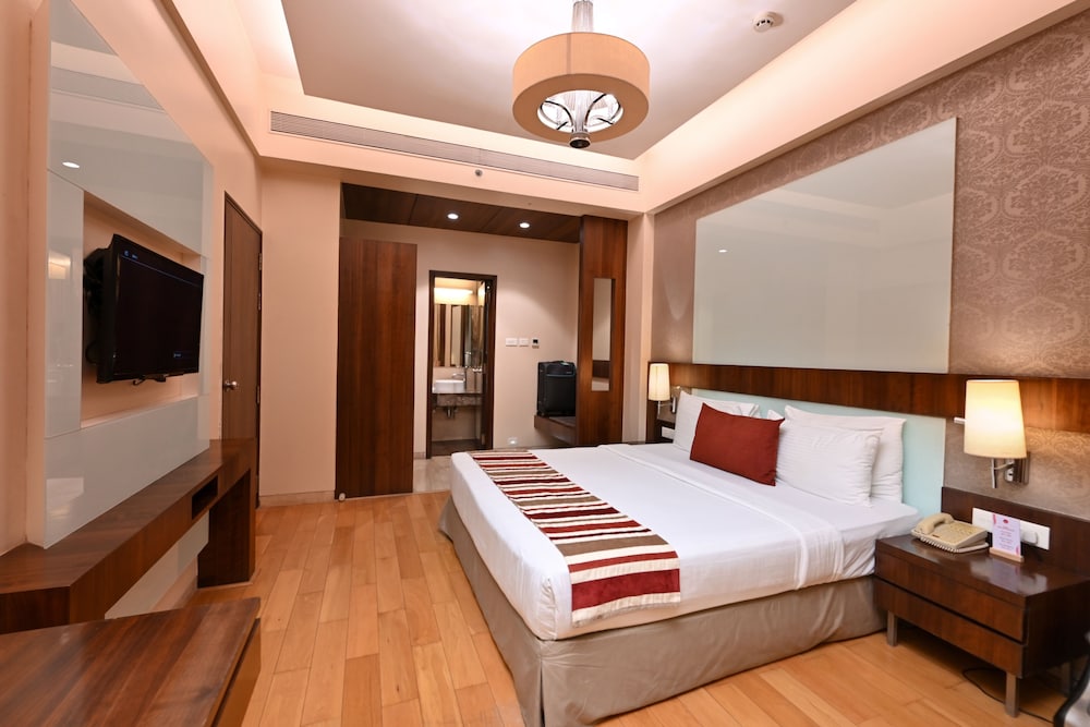 Express Inn The Business Luxury Hotel