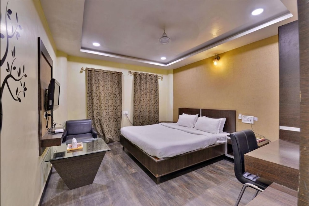 Hotel Puneet International