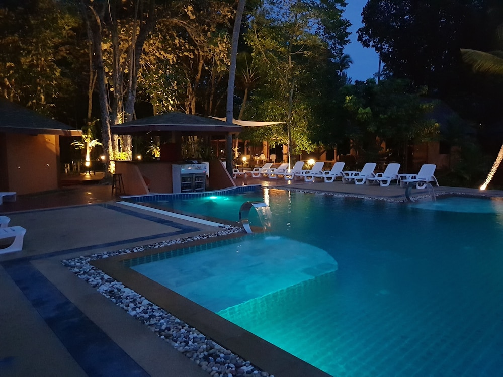 Lanta Pearl Beach Resort