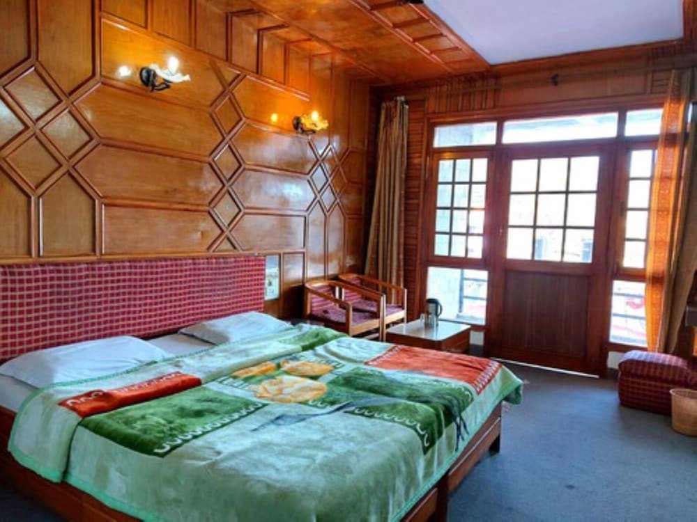 Goroomgo Radha Continental Nainital