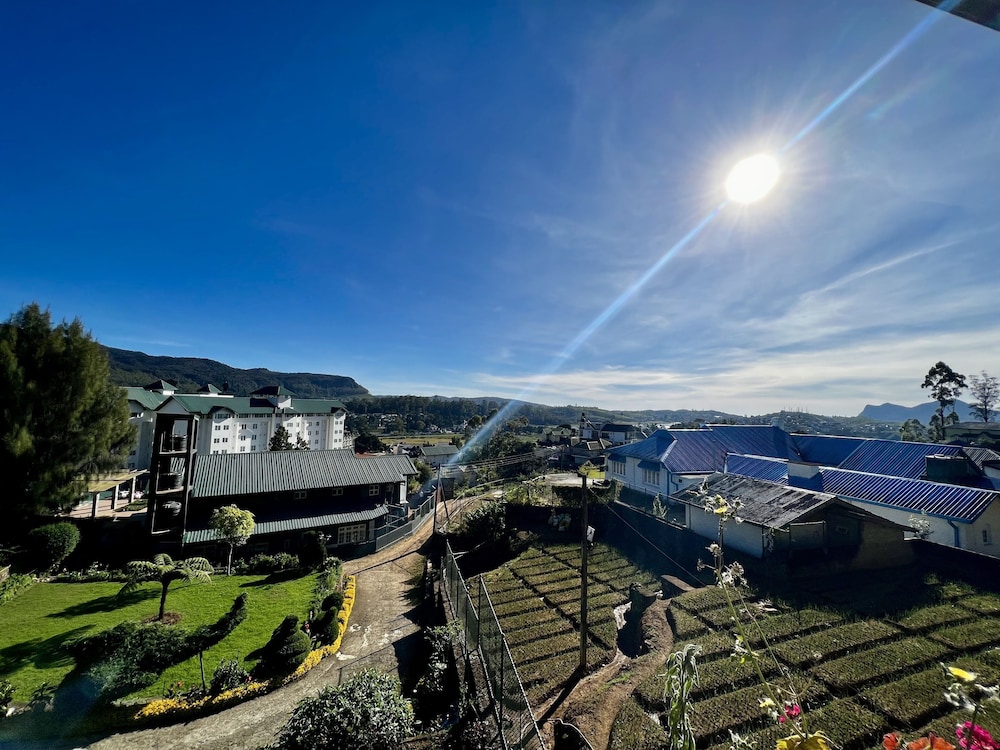 Tea Bush Hotel - Nuwara Eliya