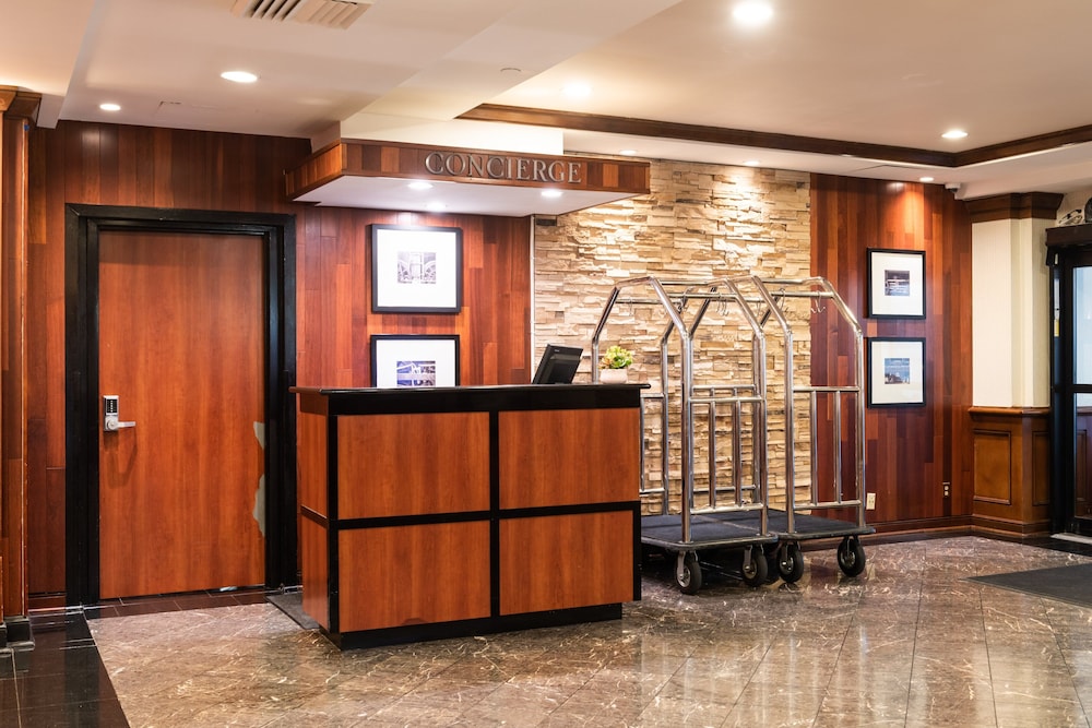 Crowne Plaza Newark Airport by IHG