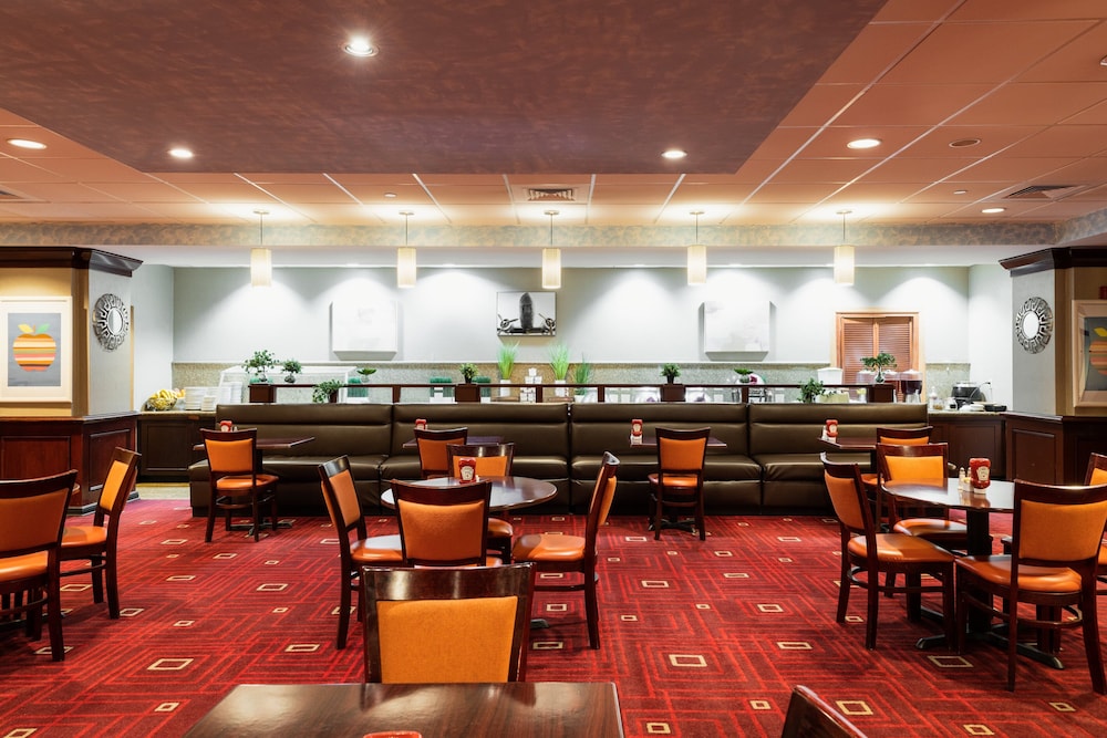 Crowne Plaza Newark Airport by IHG
