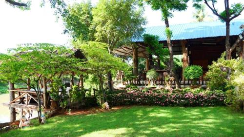 Baandin Rimnum Resort